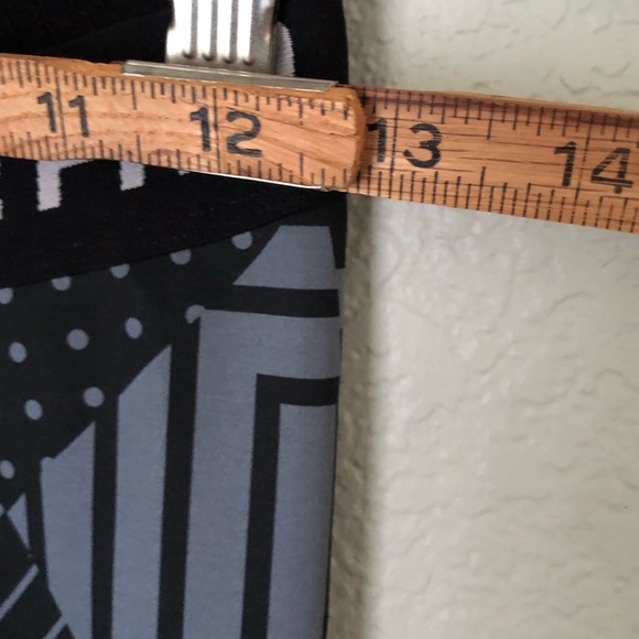 Nike geometric black Gray Capri leggings Women Medium - Picture 3 of 6